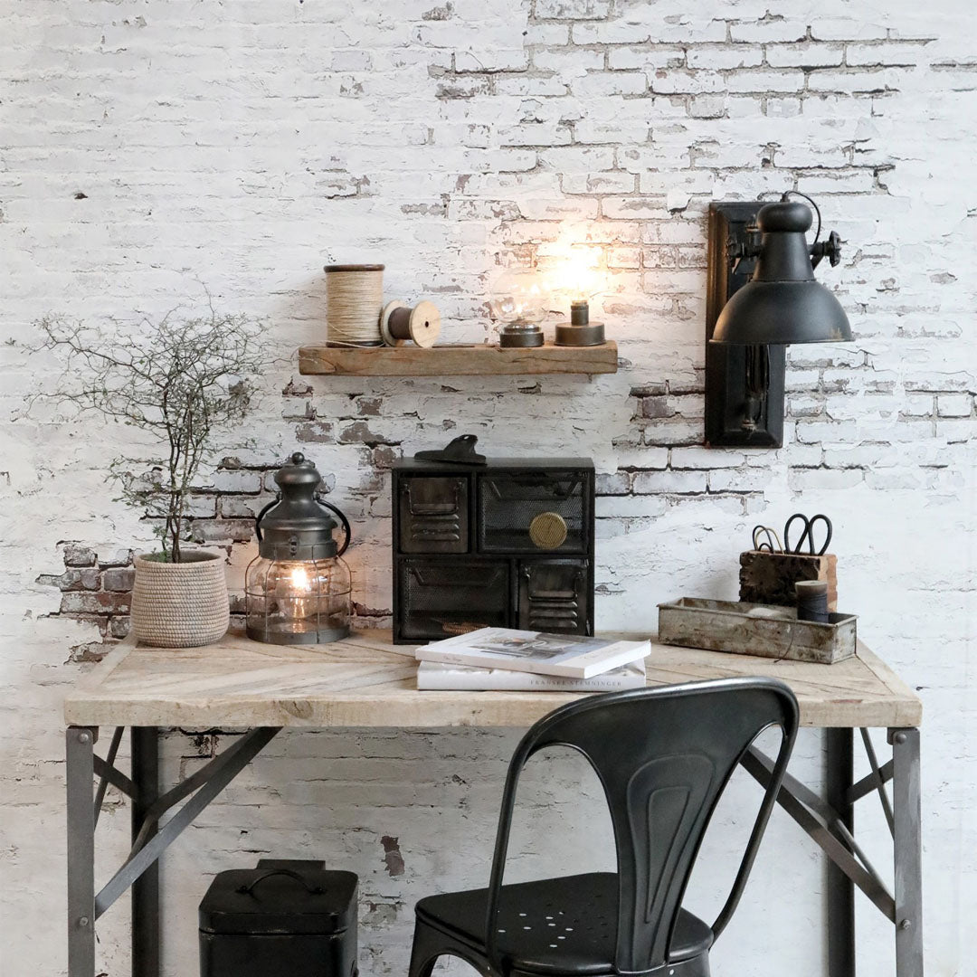 Chic Antique - Verstellbare Fabrik-Wandlampe in Antikem Schwarz