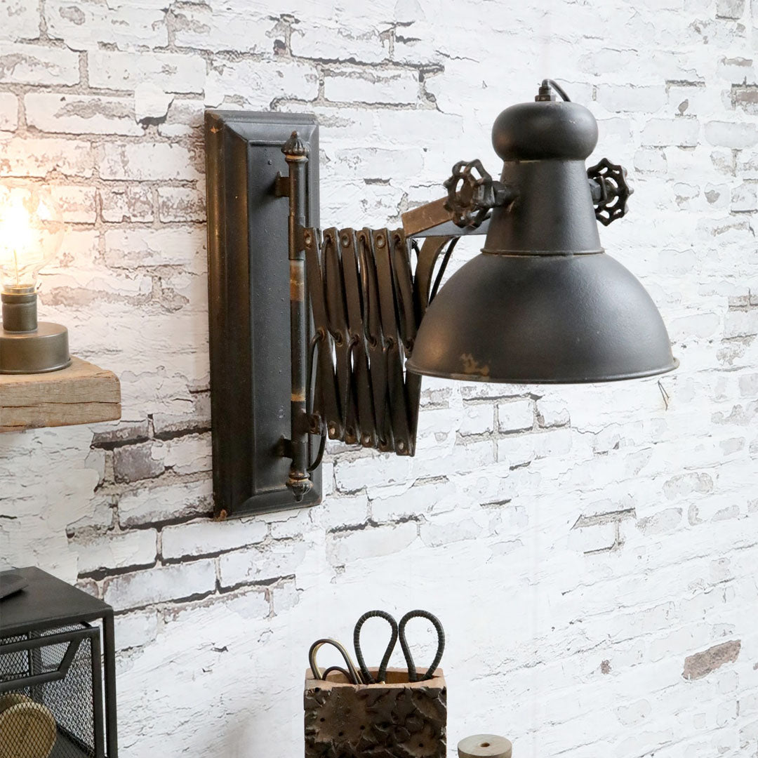 Chic Antique - Verstellbare Fabrik-Wandlampe in Antikem Schwarz